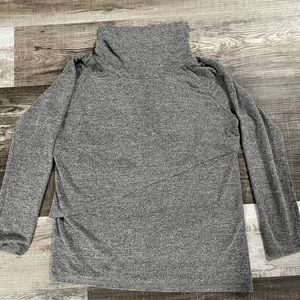 Nursing queen lift up sweater